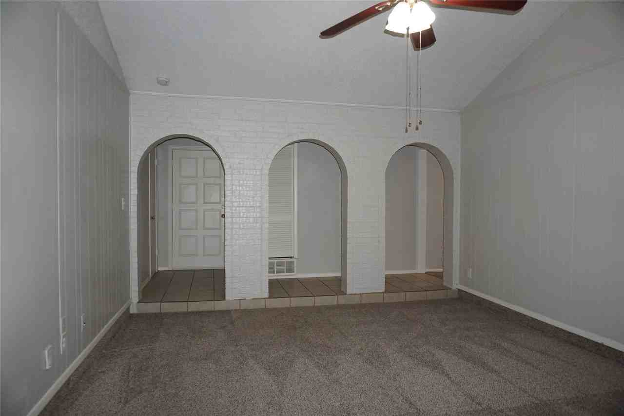 2308 Warwick Ct - Photo 4 of 21