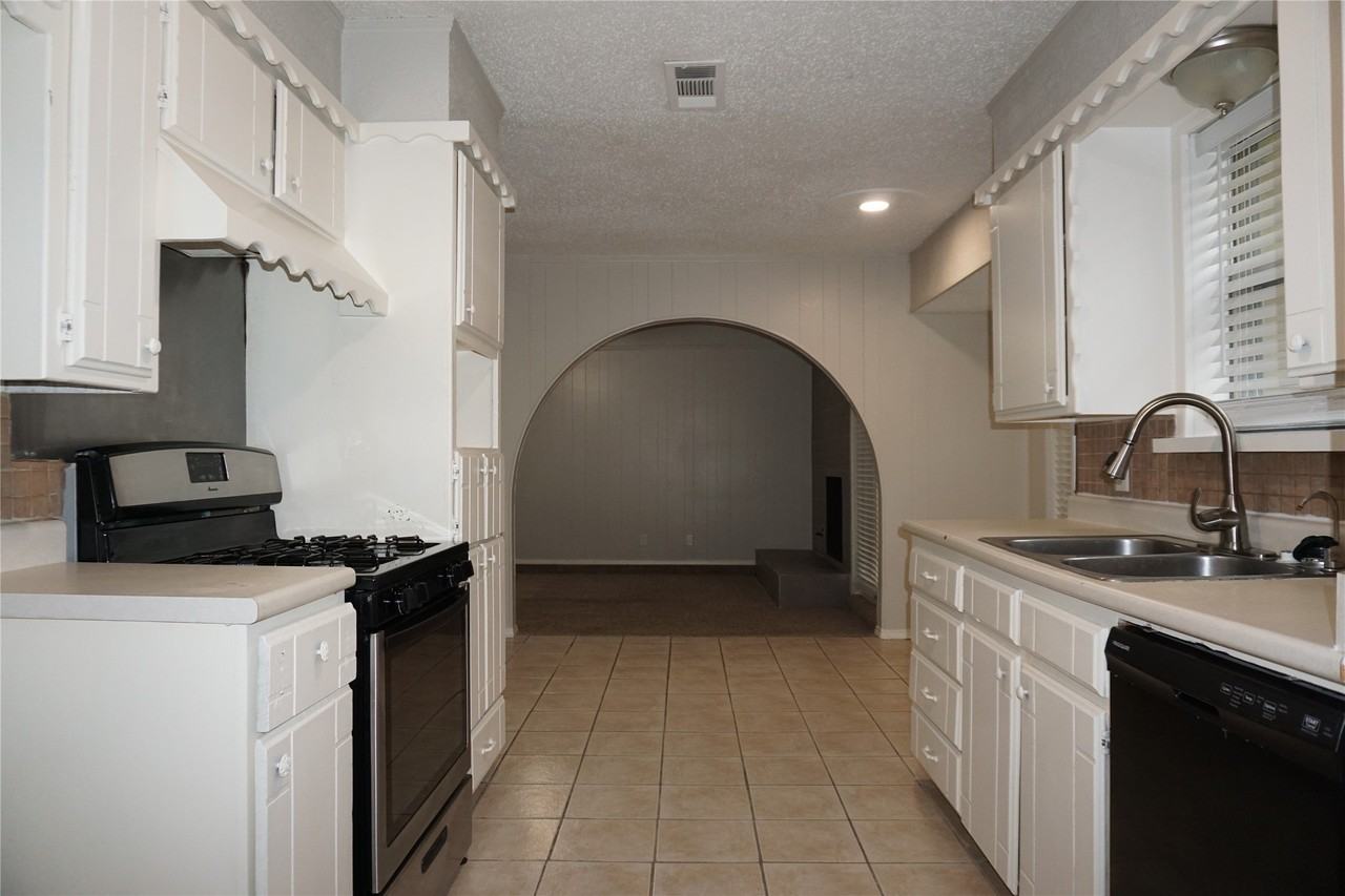 2308 Warwick Ct - Photo 6 of 21