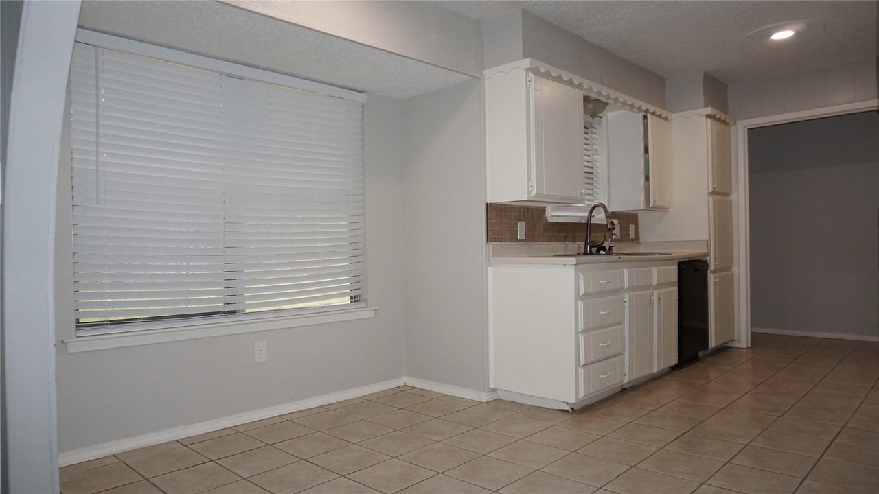 2308 Warwick Ct - Photo 7 of 21