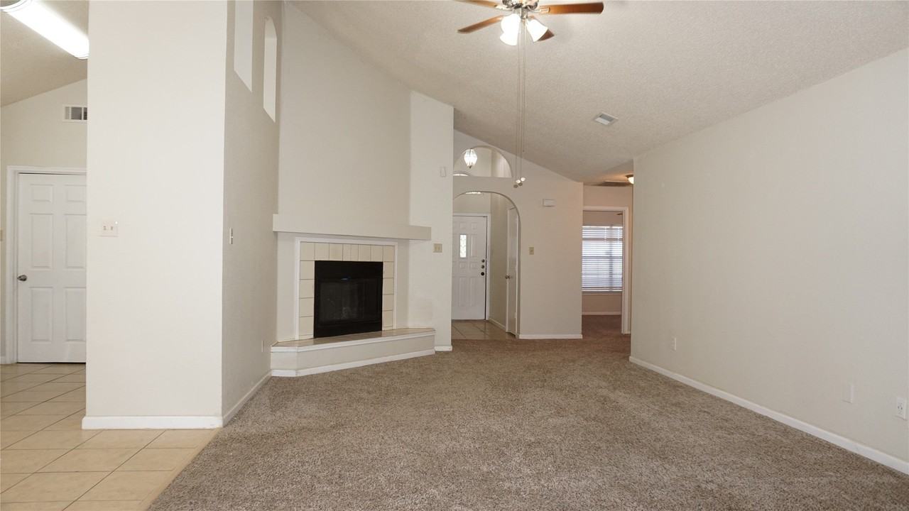 10217 Cool Spring Dr - Photo 4 of 23