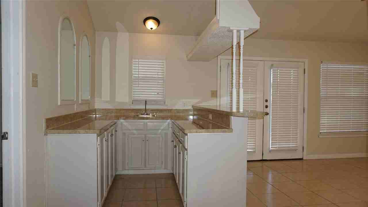 10217 Cool Spring Dr - Photo 6 of 23