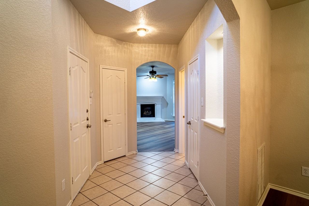 6100 Horse Trap Dr - Photo 4 of 23