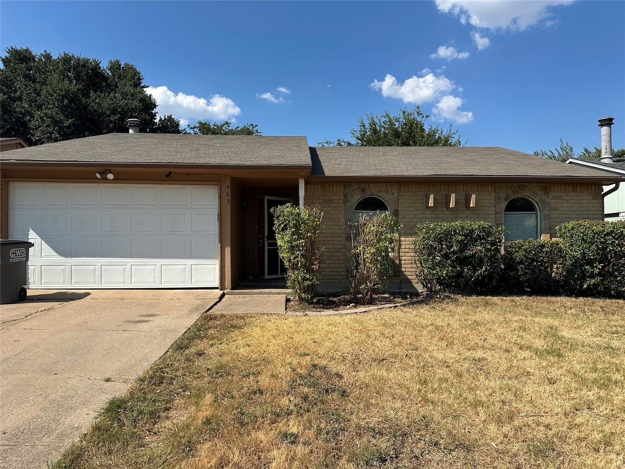 563 Oldbridge Dr - Photo 2 of 32
