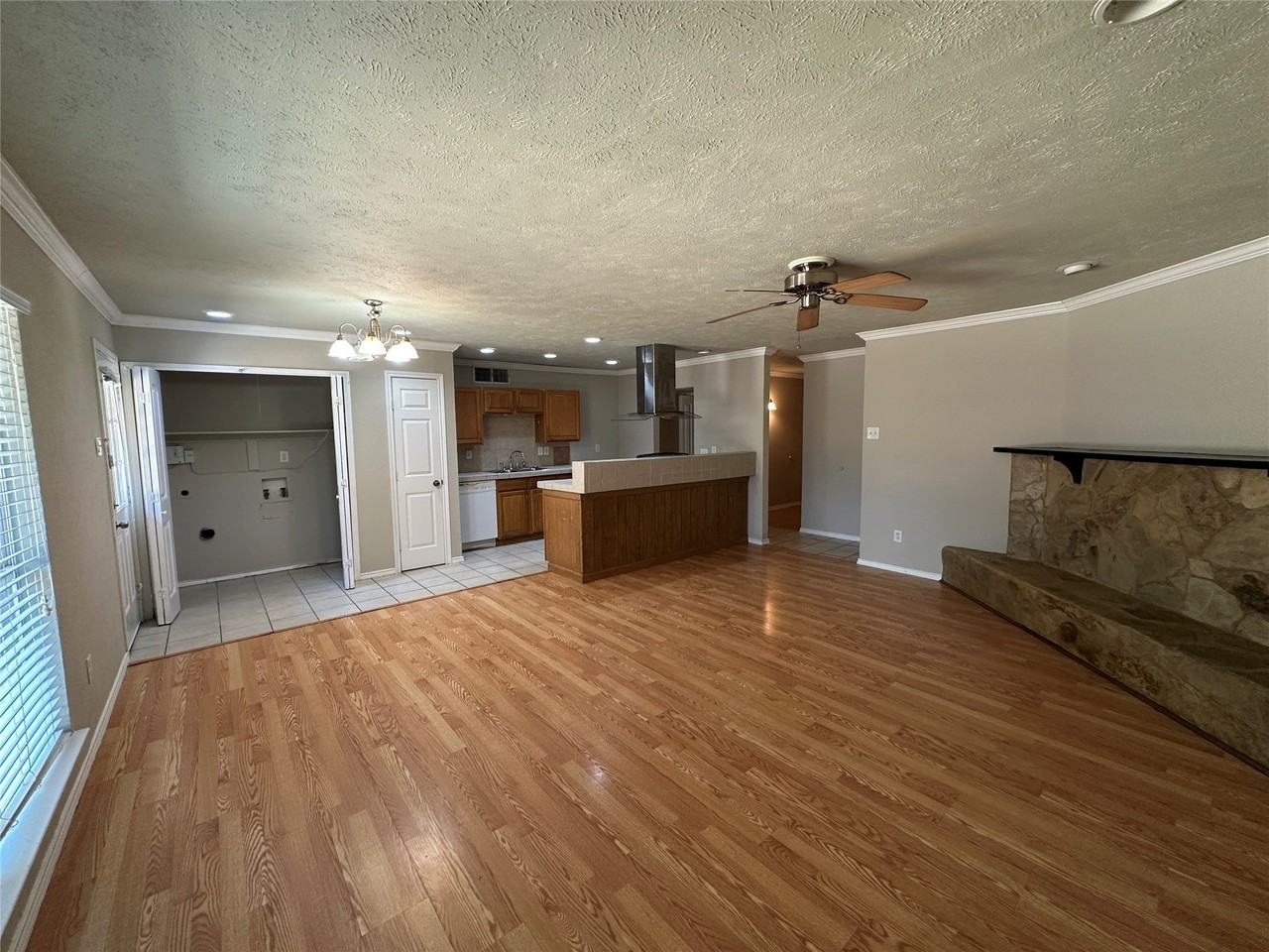 563 Oldbridge Dr - Photo 3 of 32