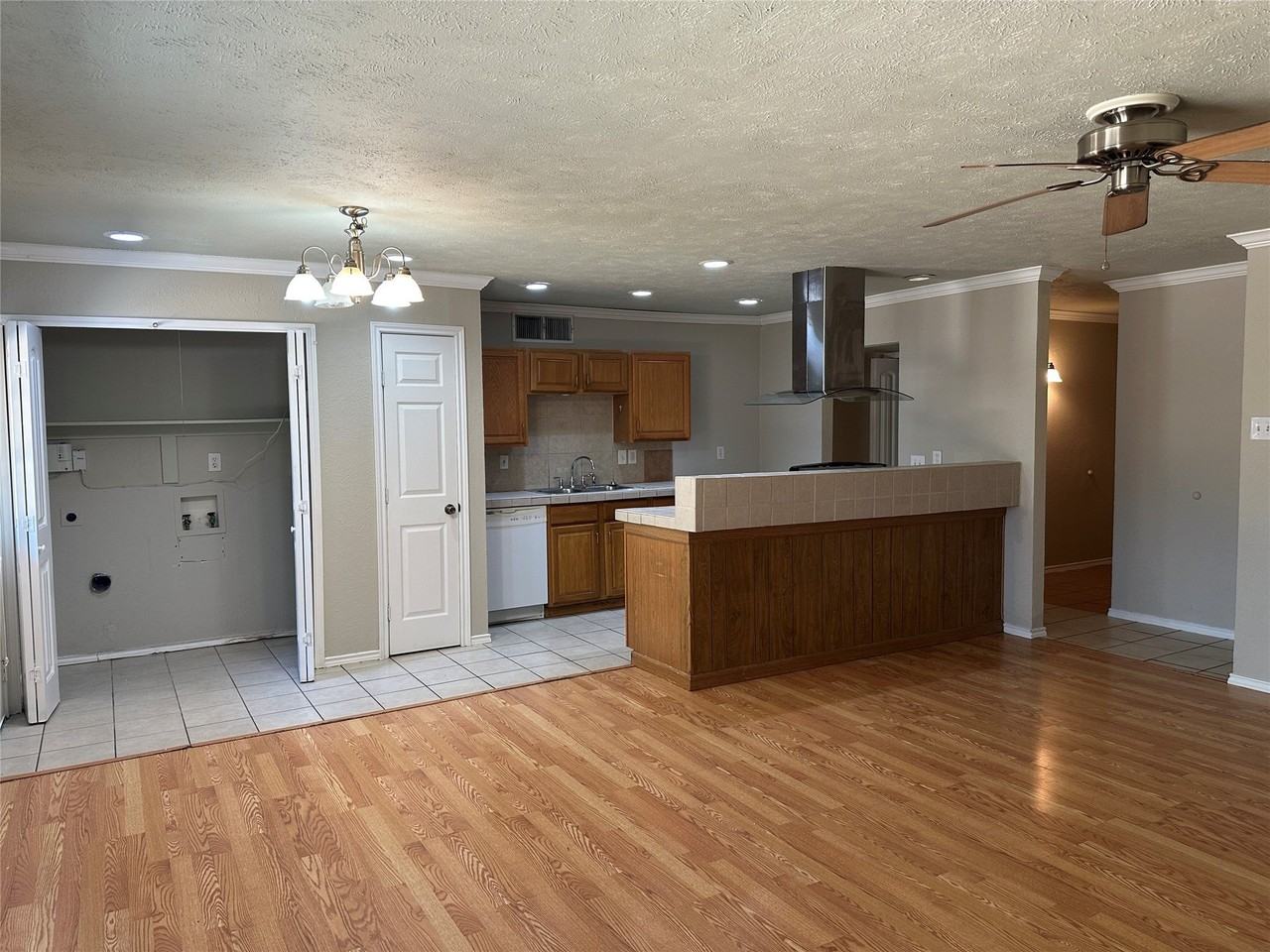 563 Oldbridge Dr - Photo 4 of 32