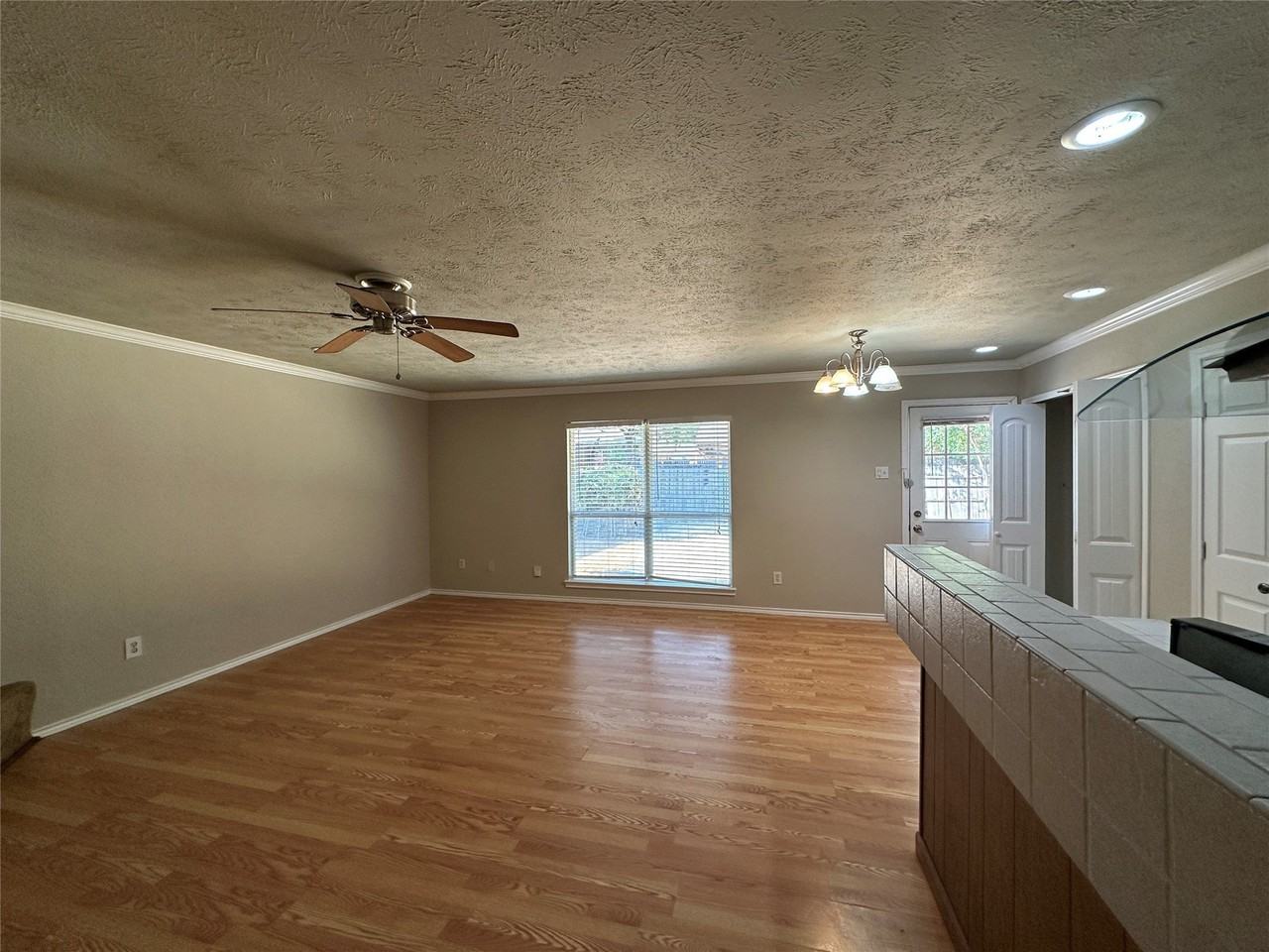 563 Oldbridge Dr - Photo 7 of 32