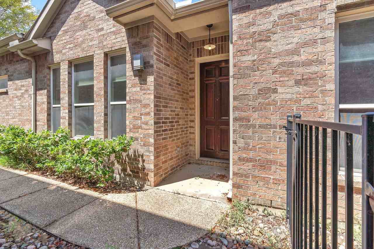 9129 Cottonwood Village Dr - Photo 2 of 18