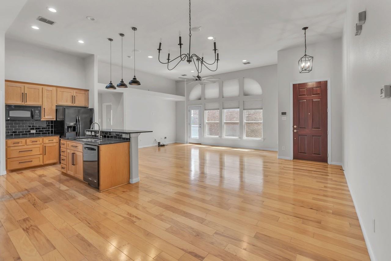 9129 Cottonwood Village Dr - Photo 5 of 18