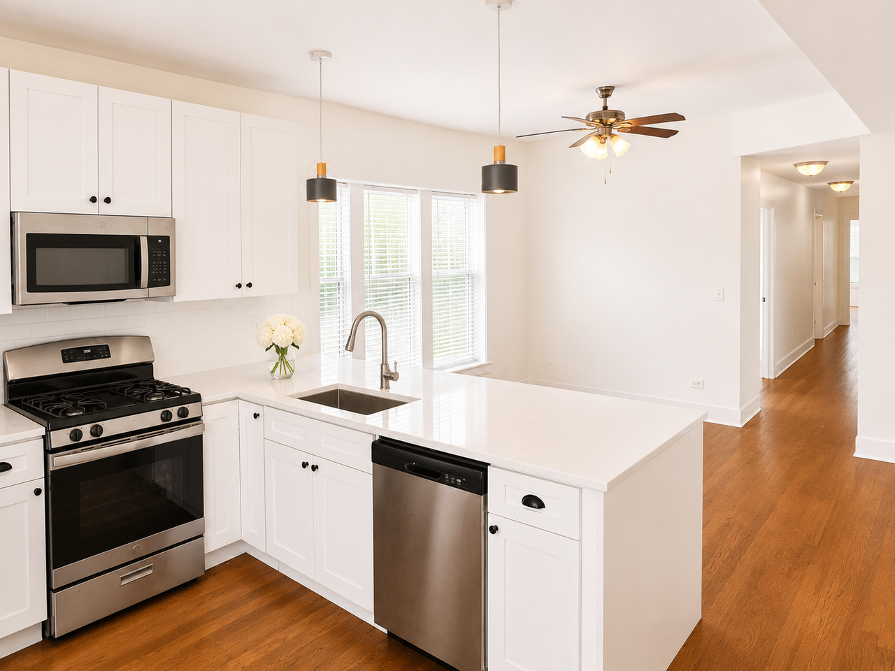 1439 E 66th Pl #3W - Photo 2 of 10