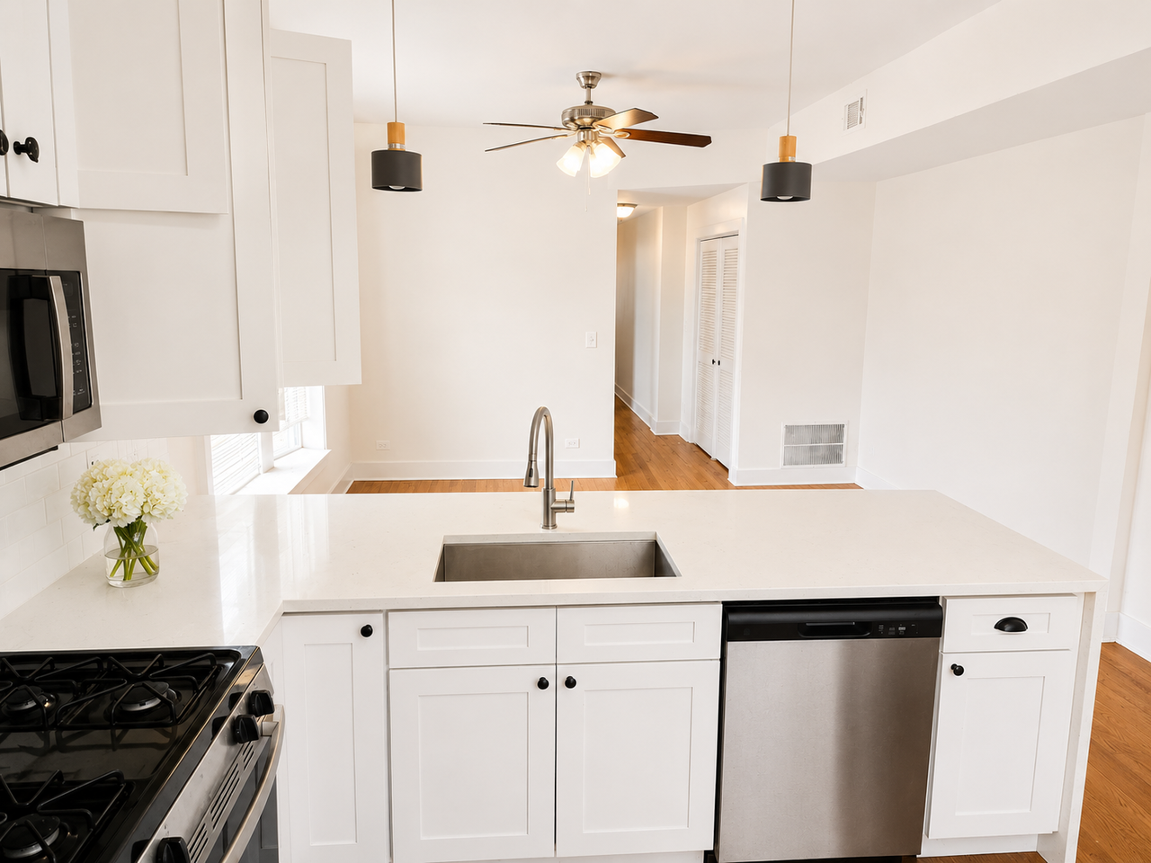 1439 E 66th Pl #3W - Photo 4 of 10