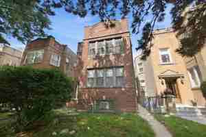 featured image of 5742 N Rockwell St #2