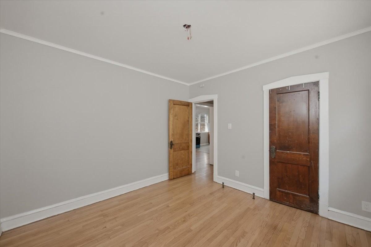 5742 N Rockwell St #2 - Photo 7 of 15