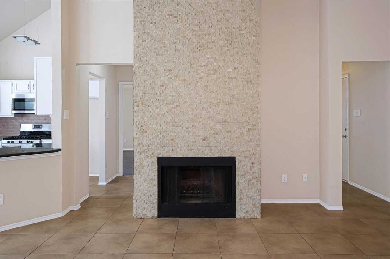 2508 Lakeshore Dr - Photo 5 of 40