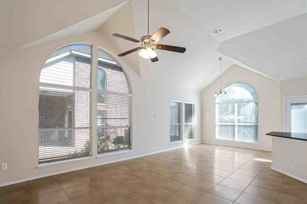 2508 Lakeshore Dr - Photo 6 of 40