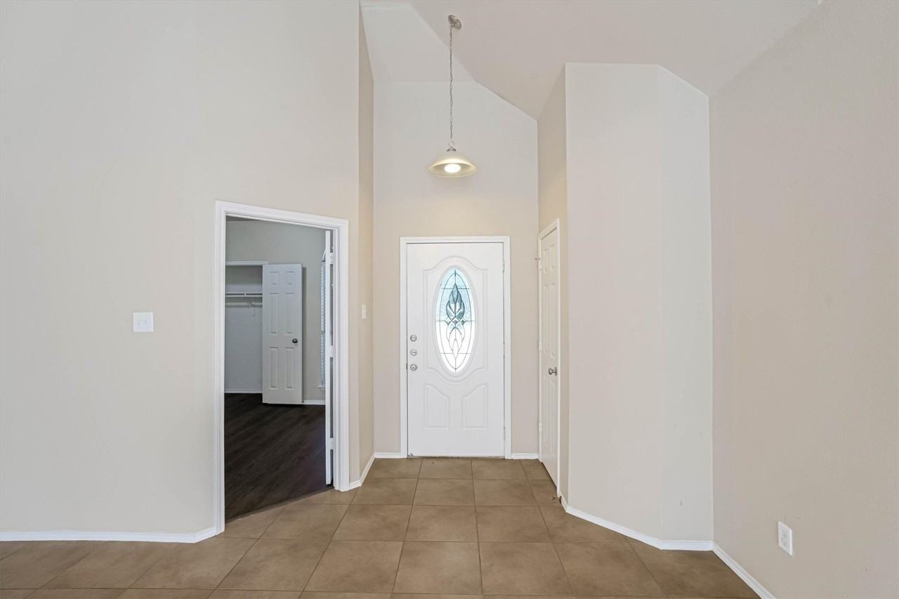 2508 Lakeshore Dr - Photo 7 of 40