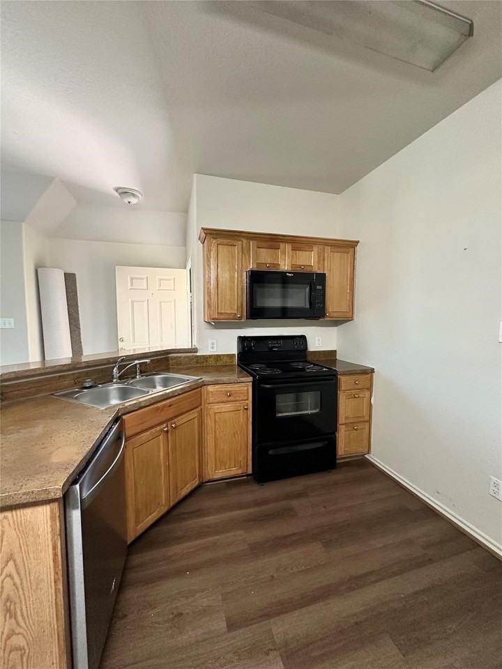 130 Sunburst Ct #132 - Photo 2 of 20
