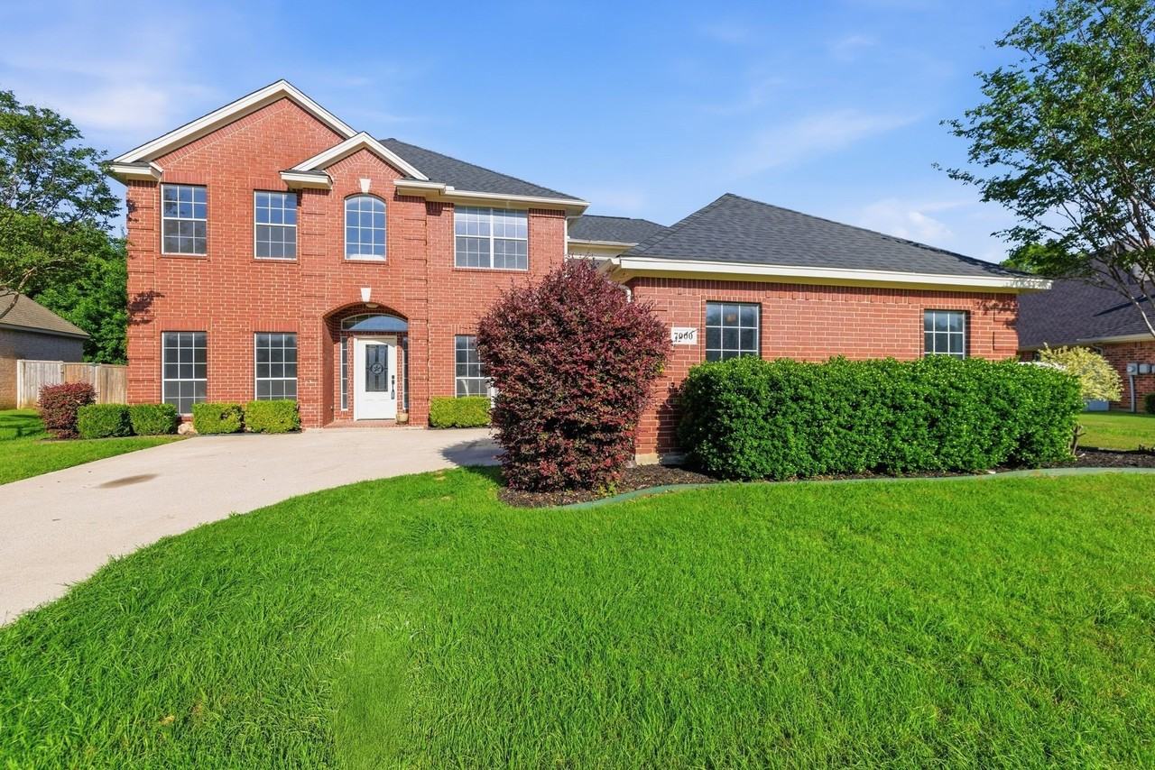 7000 Winthorp Dr - Photo 2 of 40