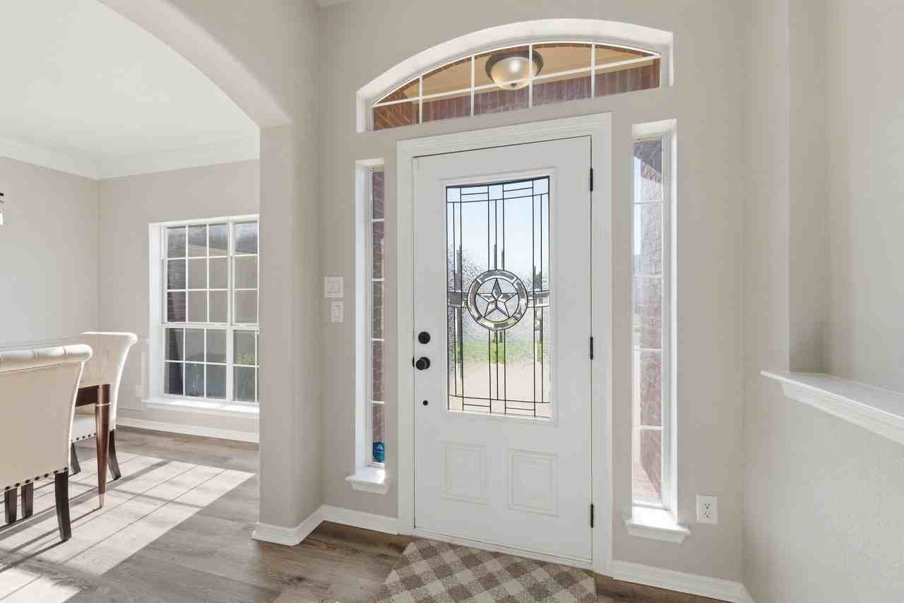 7000 Winthorp Dr - Photo 4 of 40