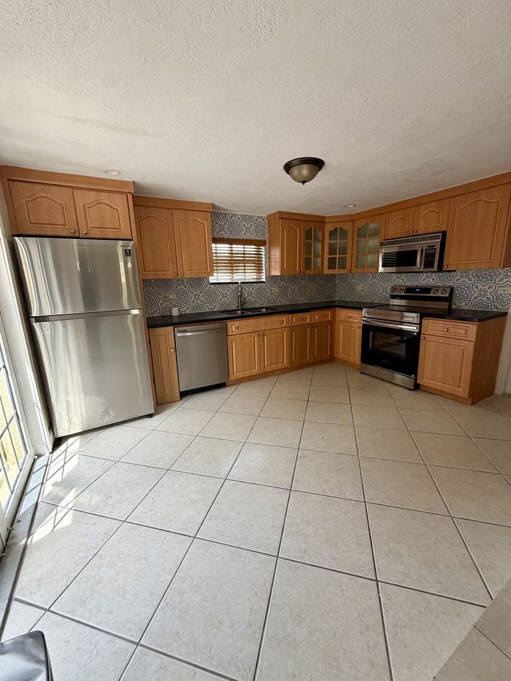 520 Southwest 56th Avenue - Photo 6 of 9