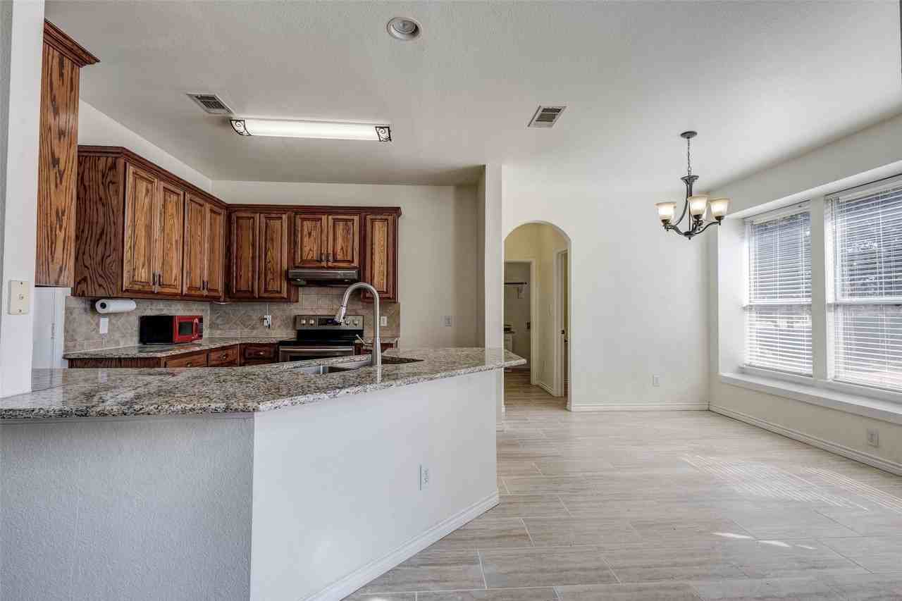 506 Spring Dr - Photo 4 of 17