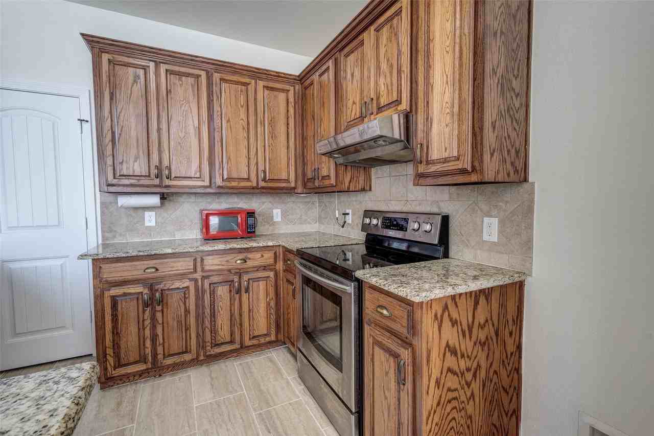 506 Spring Dr - Photo 5 of 17