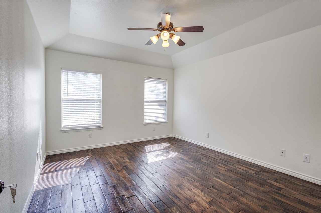 506 Spring Dr - Photo 7 of 17