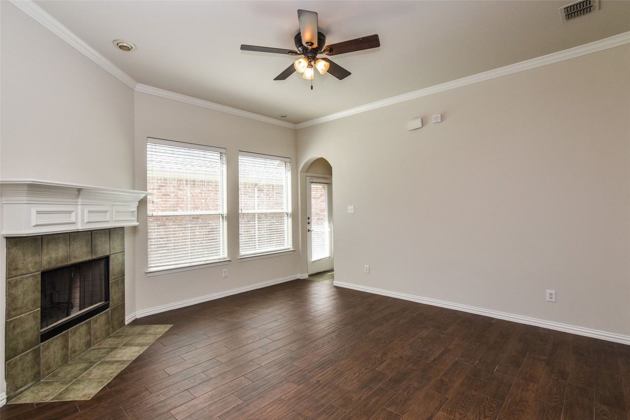 11839 Westlawn Ln - Photo 2 of 20