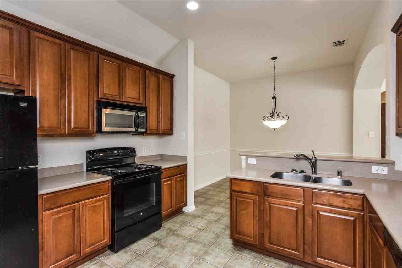 11839 Westlawn Ln - Photo 6 of 20
