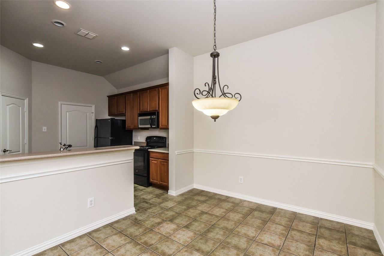11839 Westlawn Ln - Photo 7 of 20