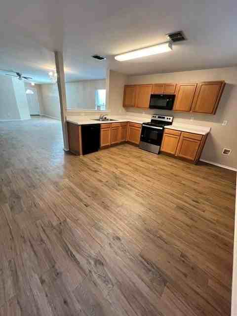 1060 Mosaic Dr - Photo 4 of 12