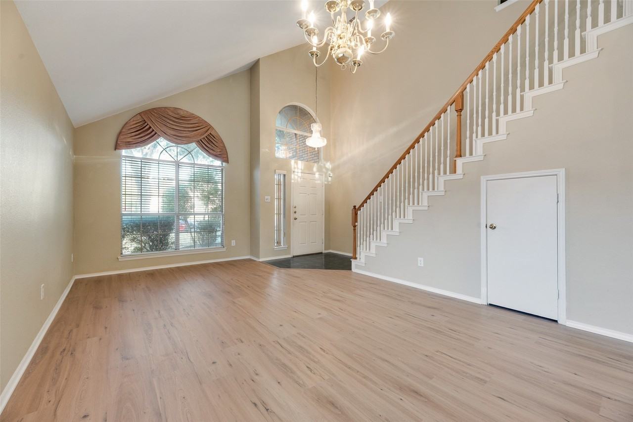 2209 Norwich Pl - Photo 2 of 20
