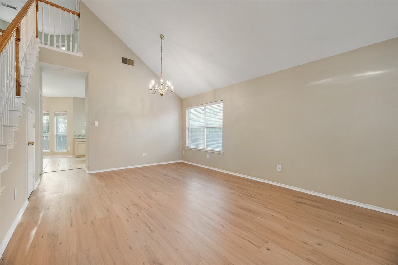 2209 Norwich Pl - Photo 3 of 20