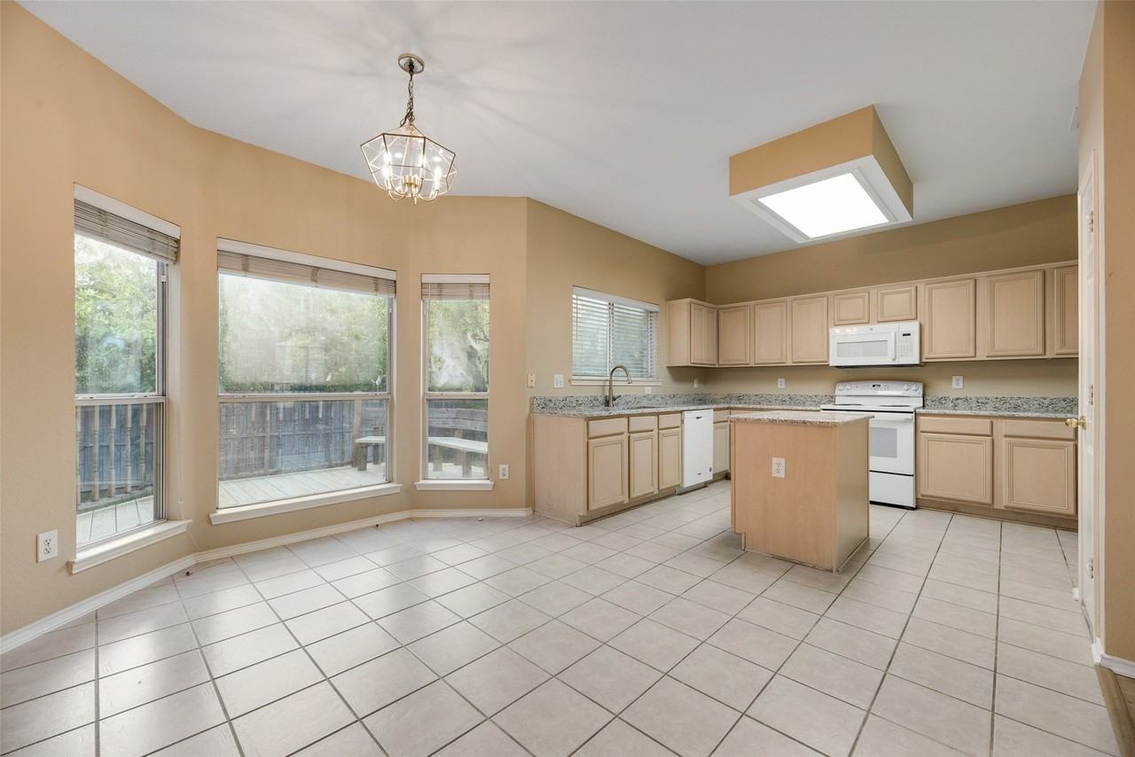 2209 Norwich Pl - Photo 6 of 20