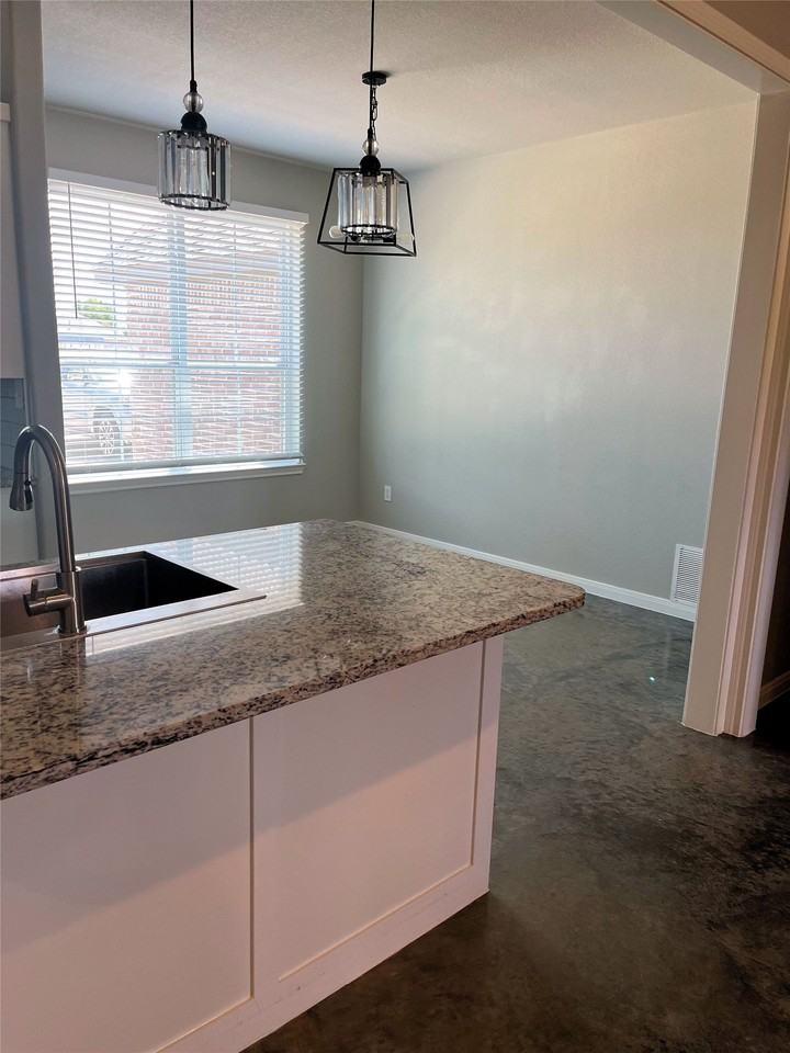1067 County Road 327a - Photo 4 of 12