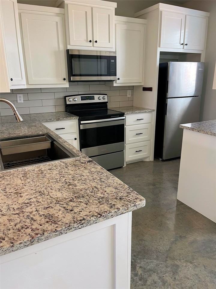 1067 County Road 327a - Photo 6 of 12