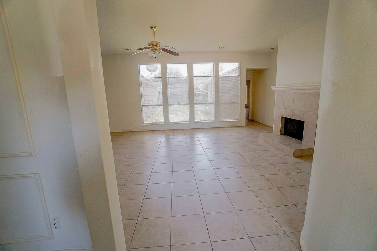 624 Elm Falls Pl - Photo 3 of 13