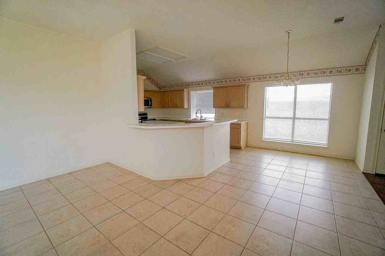 624 Elm Falls Pl - Photo 7 of 13