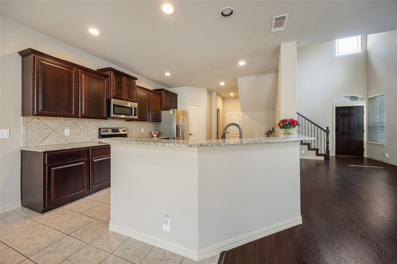 878 Caballero Dr - Photo 5 of 20