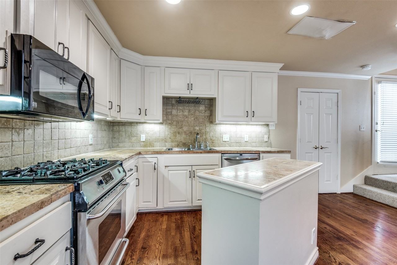 3445 Lovers Ln #B - Photo 3 of 11