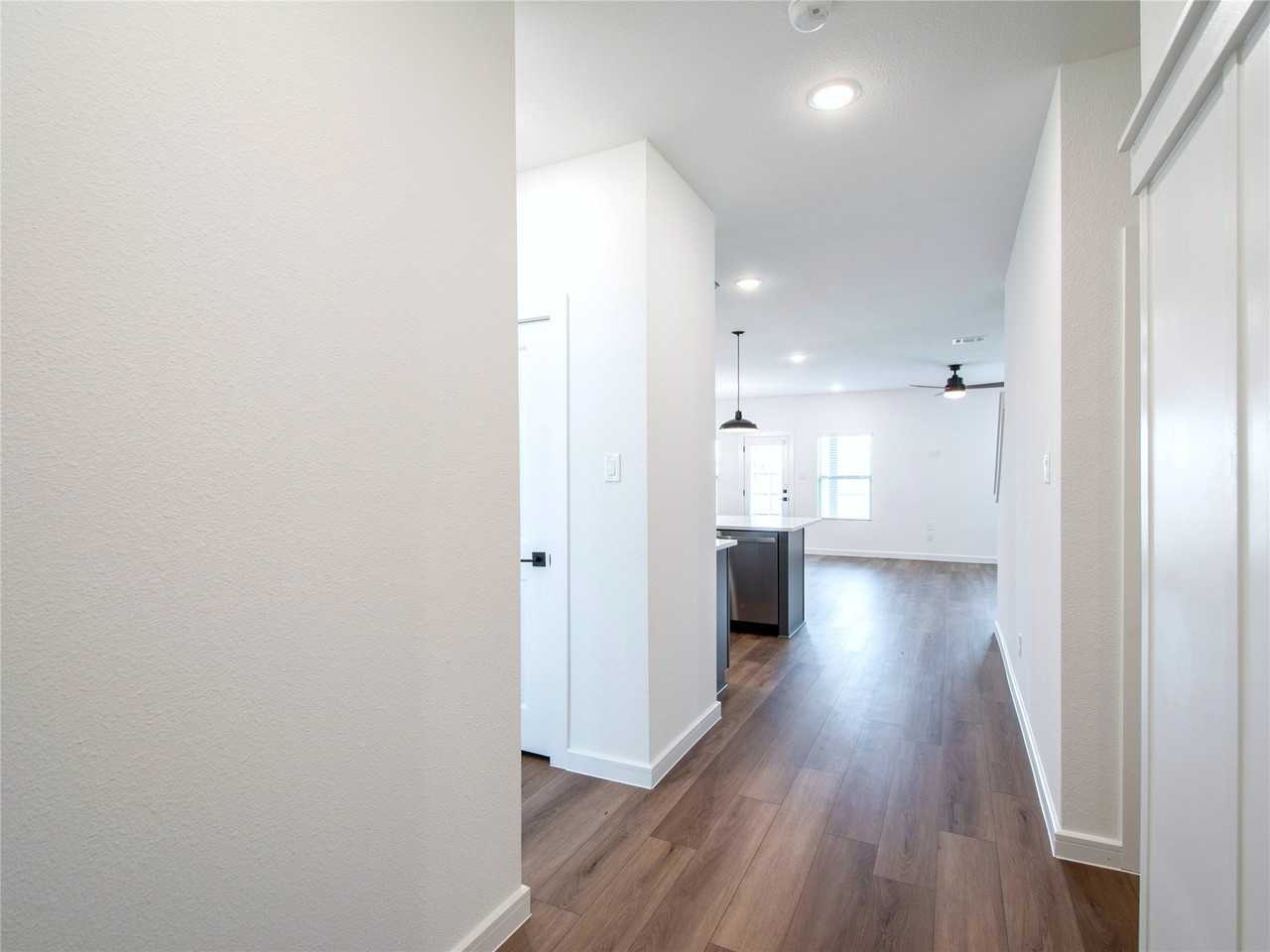 532 Brookside Dr - Photo 5 of 39
