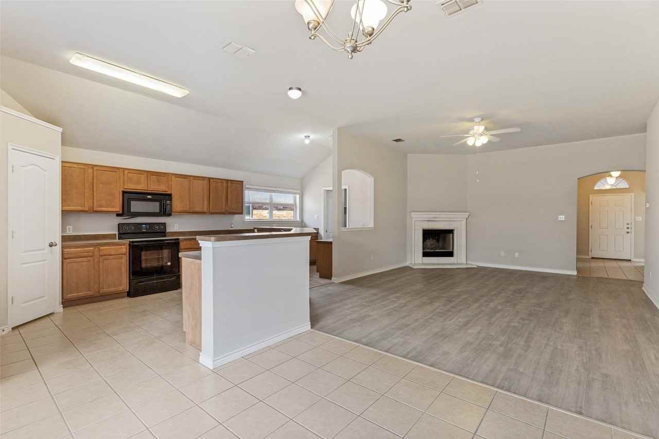 11617 Kenny Dr - Photo 3 of 12
