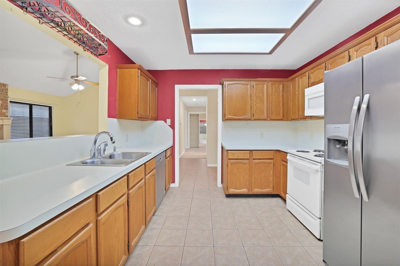 2118 Churchill Downs Dr - Photo 3 of 29