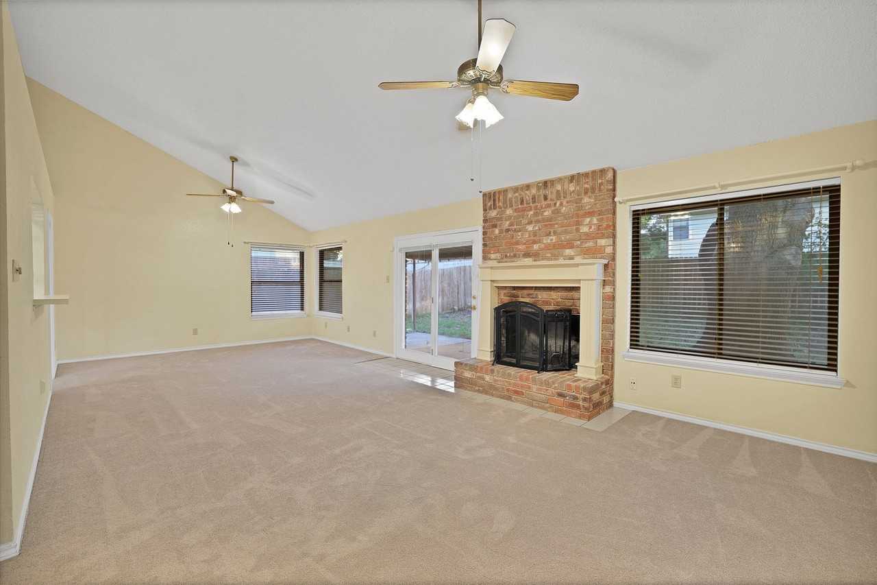2118 Churchill Downs Dr - Photo 4 of 29