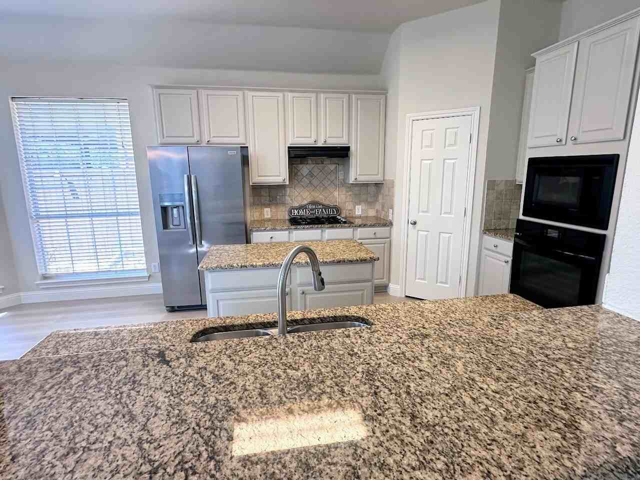 8813 Arbor Creek Ln - Photo 7 of 38