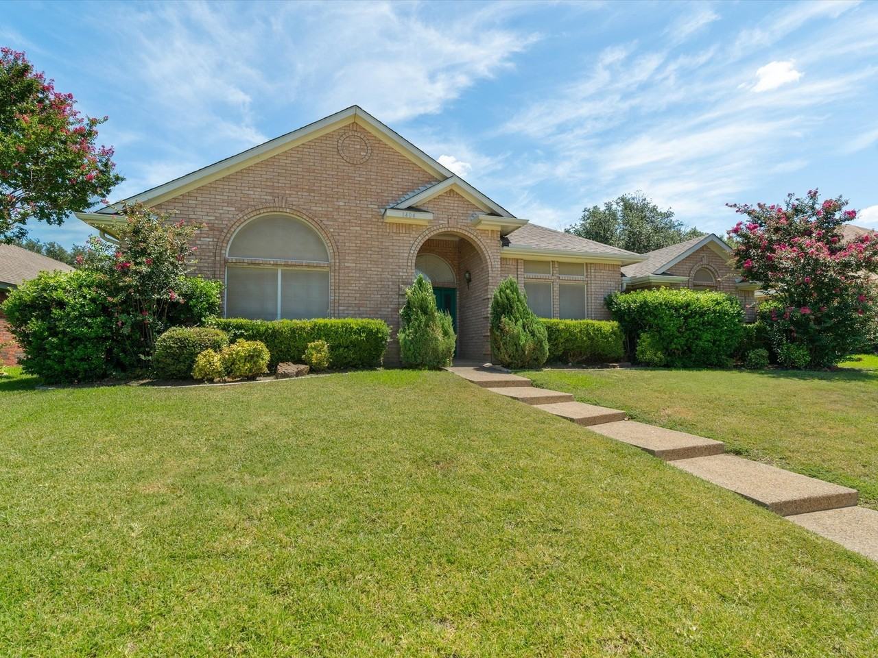 1404 Land Dr - Photo 2 of 25