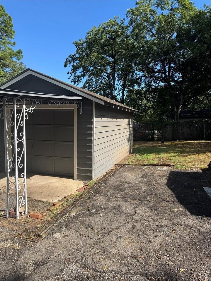 1000 Stuart Rd - Photo 2 of 5