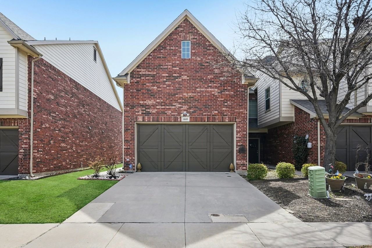 1049 Colonial Dr - Photo 2 of 34