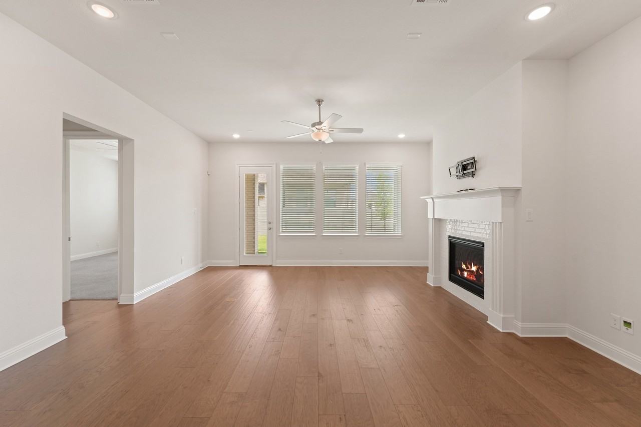 1302 19th St - Photo 7 of 33