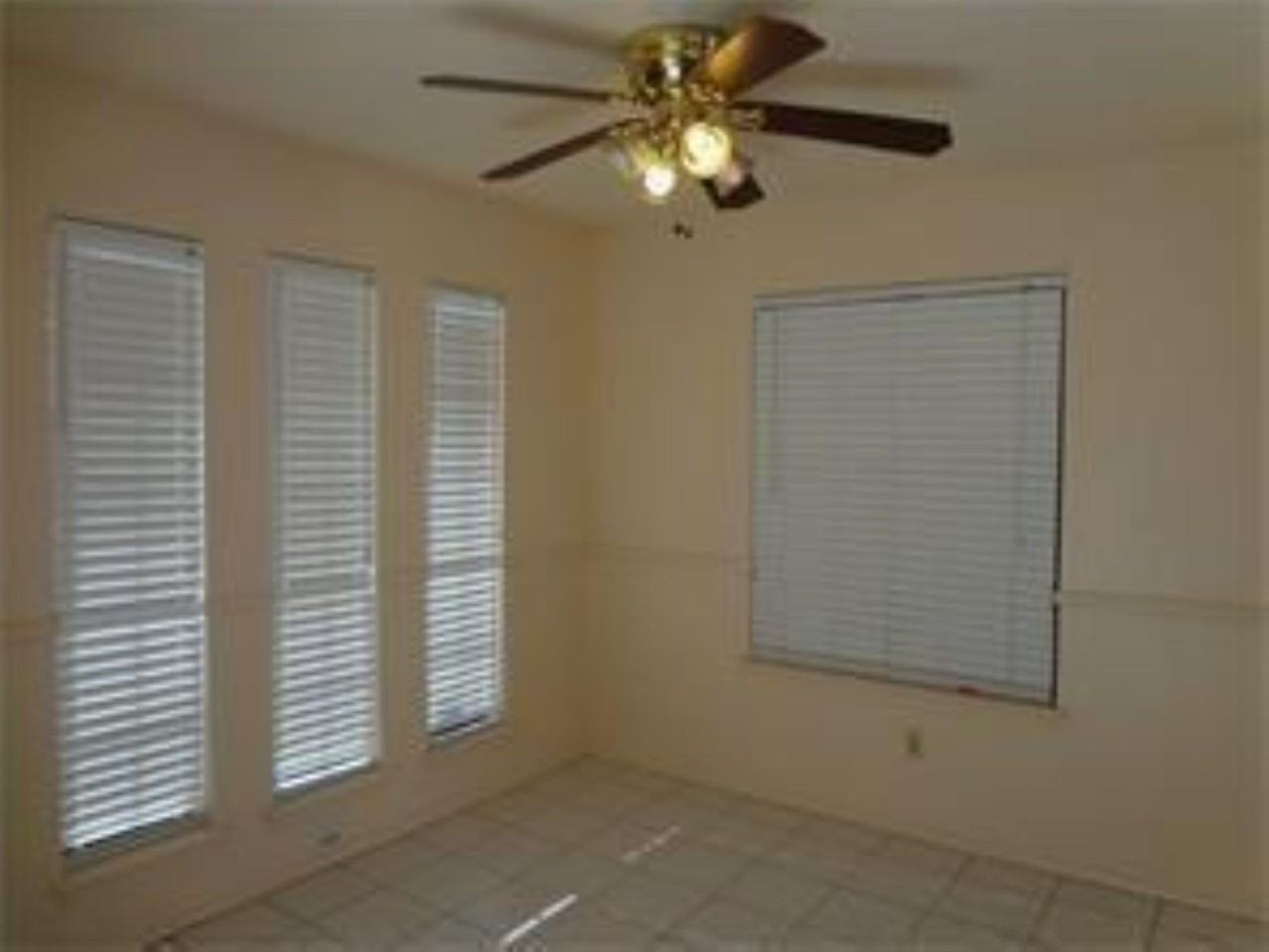 3518 Hawaii Dr - Photo 4 of 11