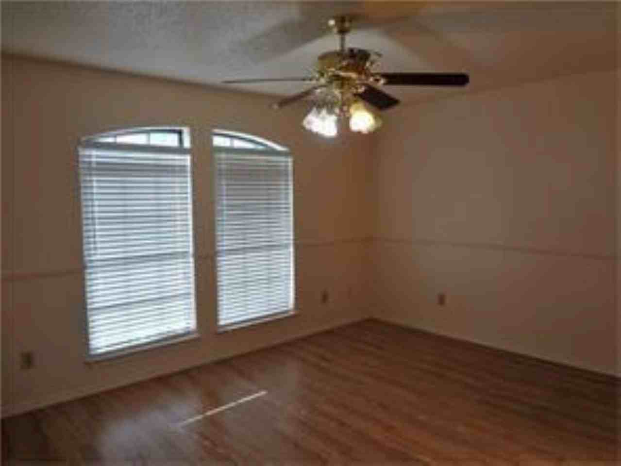 3518 Hawaii Dr - Photo 6 of 11